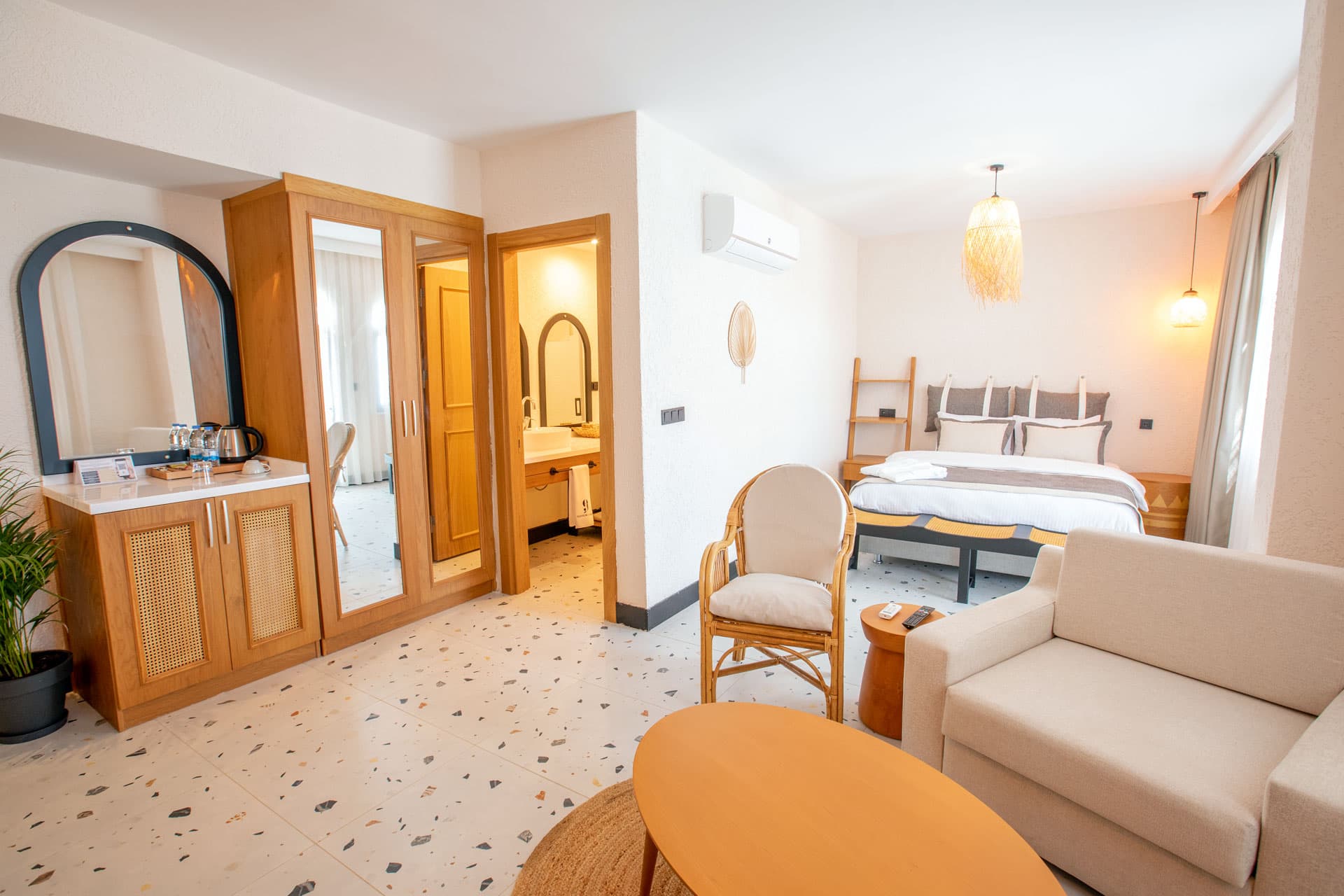 Sea View · Lower Floor